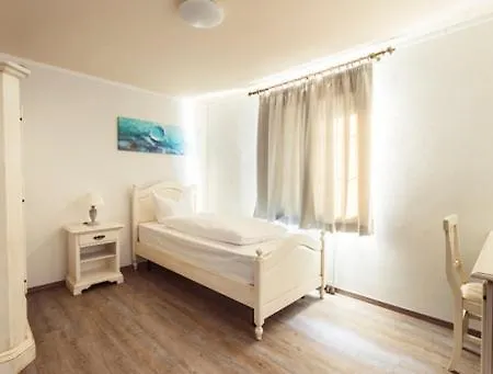 Roma Hotel *